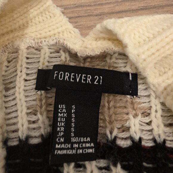 Red + Black + White Patterned Knit Cardigan - Picture 2 of 3